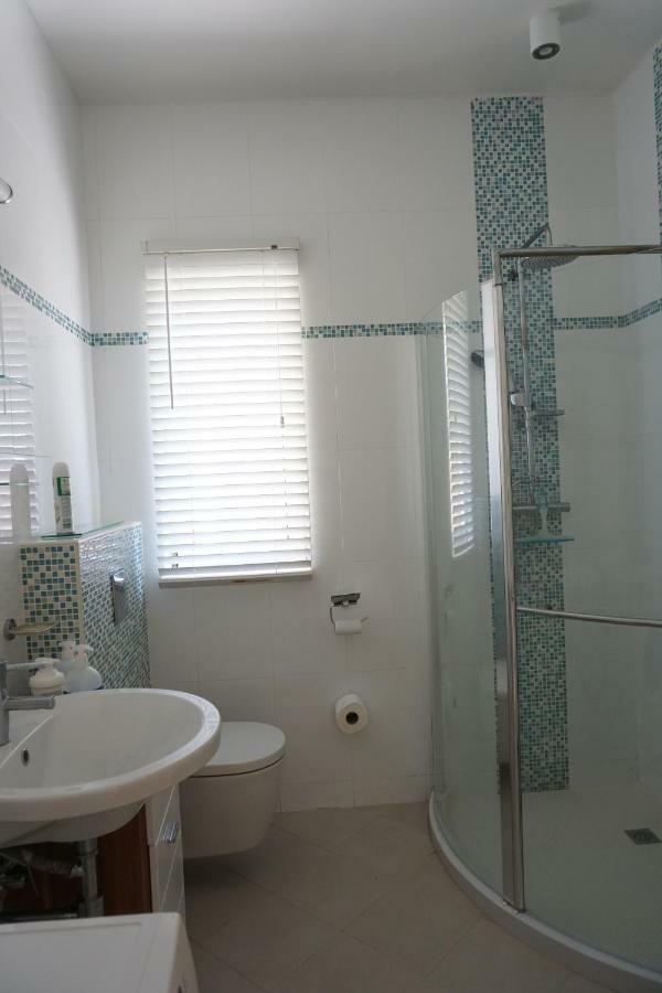 Self Contained Apartment With Private Kitchen Higher Heights, Barbados Christ Church Exteriér fotografie