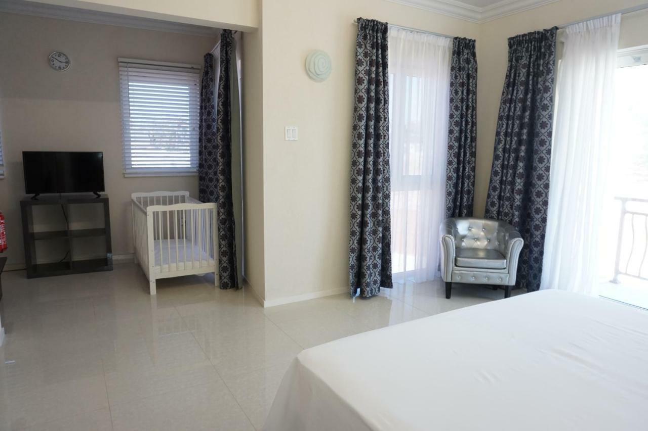 Self Contained Apartment With Private Kitchen Higher Heights, Barbados Christ Church Exteriér fotografie